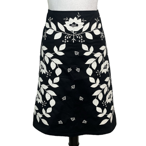 Autograph New York Skirt size 6 Black White Floral Embroidery Knee A Line Boho - Picture 1 of 9